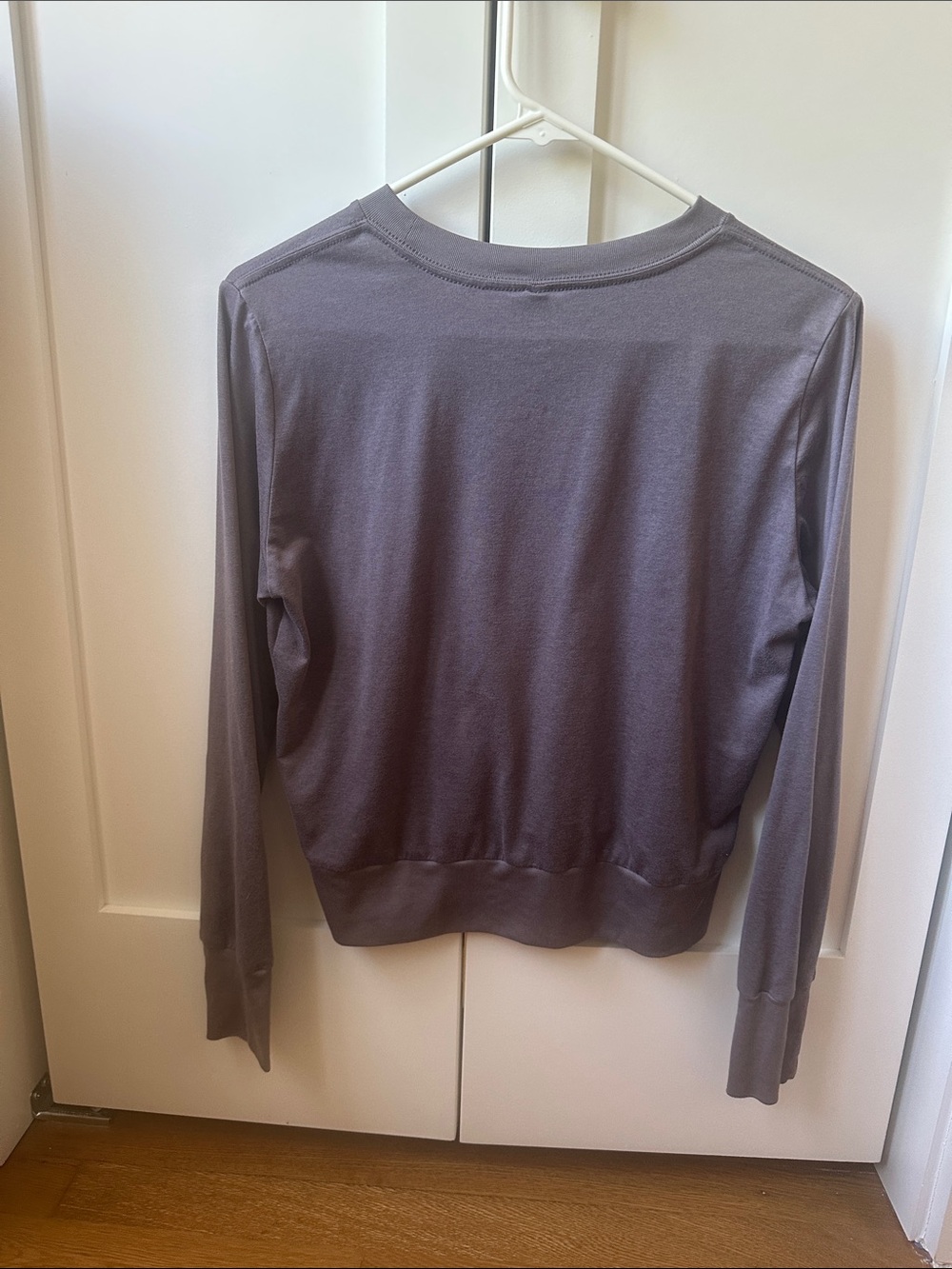 Vuori Women's Long-Sleeve Crewneck Sweatshirt in Gray - Picture 3 of 3